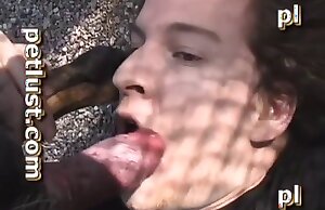 Thỏa mãn cơn thèm thú tính của bạn với video khiêu dâm chó đáng kinh ngạc này