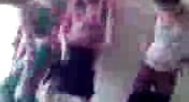 sex oda mako Mulatto phim sex18+ cưỡi gà của bạn bè và đi tiểu.